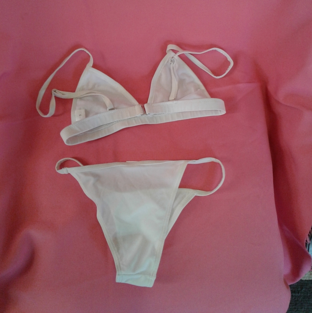 Bikini - Picture 2 of 3
